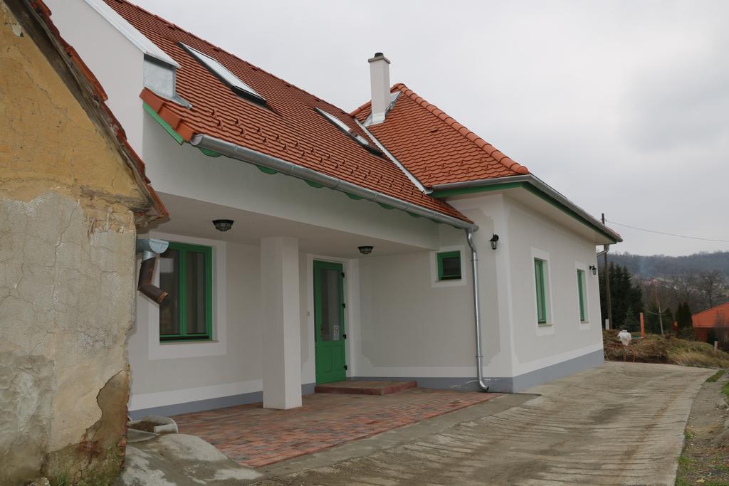 Fogado A Patkolokovacshoz Vendeghaz Szekszard Bed & Breakfast Dış mekan fotoğraf