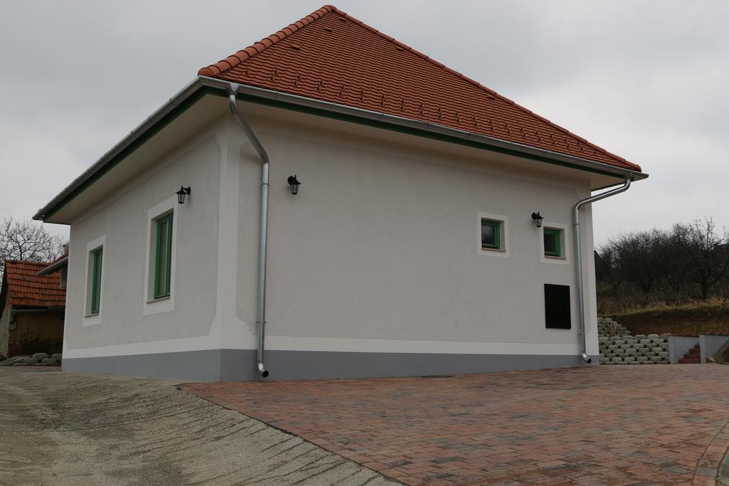 Fogado A Patkolokovacshoz Vendeghaz Szekszard Bed & Breakfast Dış mekan fotoğraf