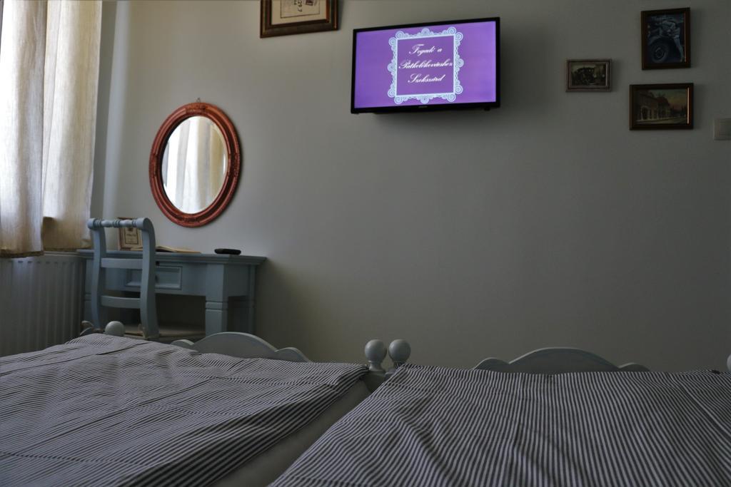 Fogado A Patkolokovacshoz Vendeghaz Szekszard Bed & Breakfast Dış mekan fotoğraf